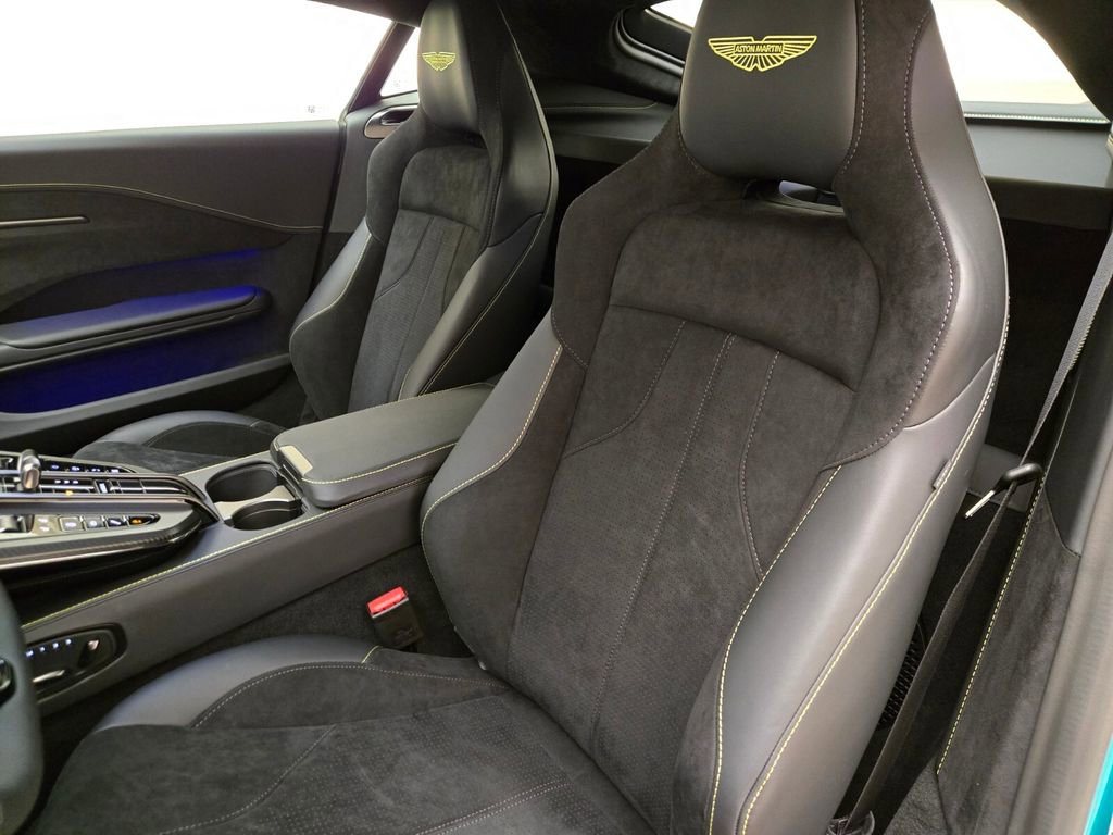 New 2025 Aston Martin V8 Vantage Coupe RWD image 27