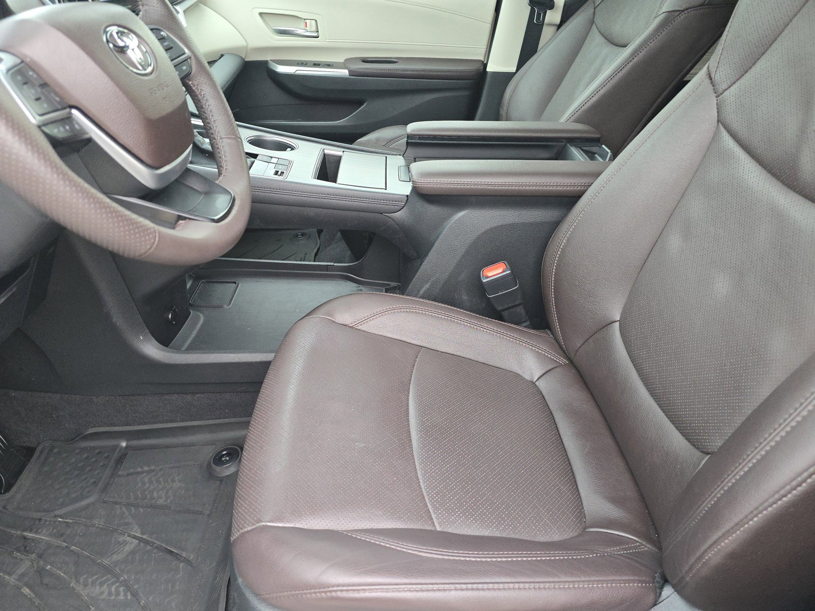 Used 2023 Toyota Sienna Platinum image 12