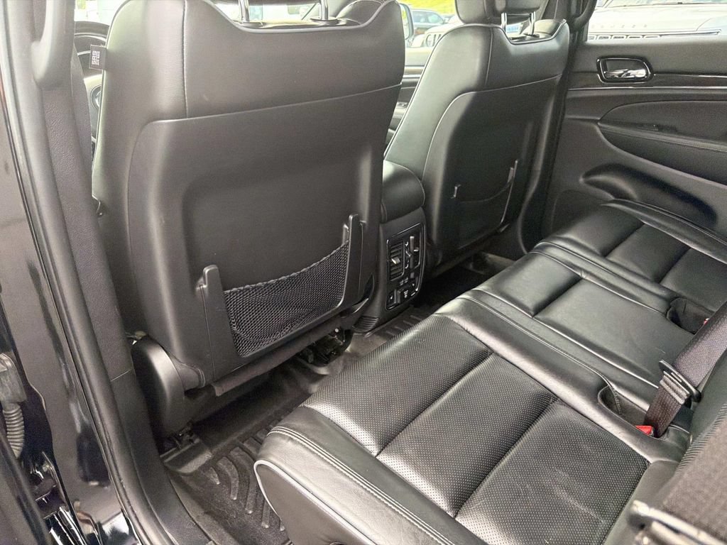Used 2020 Jeep Grand Cherokee Overland AWD/4WD image 16