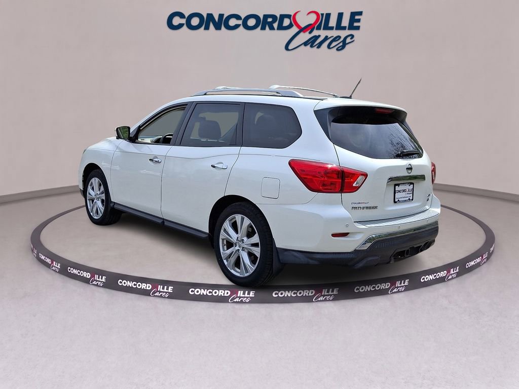 Used 2018 Nissan Pathfinder SL w/ SL Premium Package AWD/4WD image 4