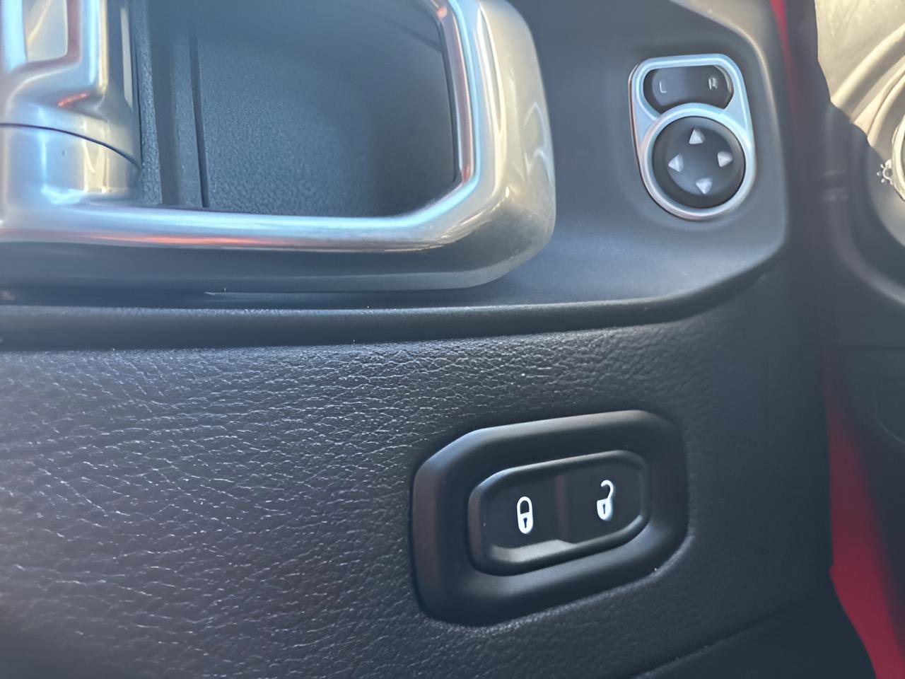 Used 2024 Jeep Wrangler Sahara image 18