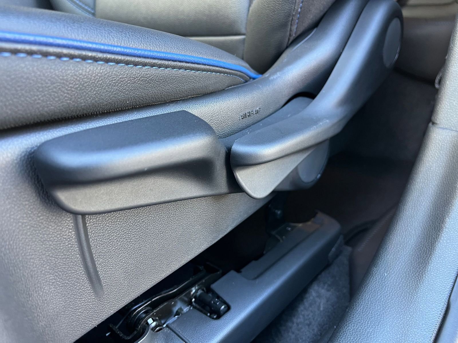 Used 2025 Buick Envista Sport Touring image 23