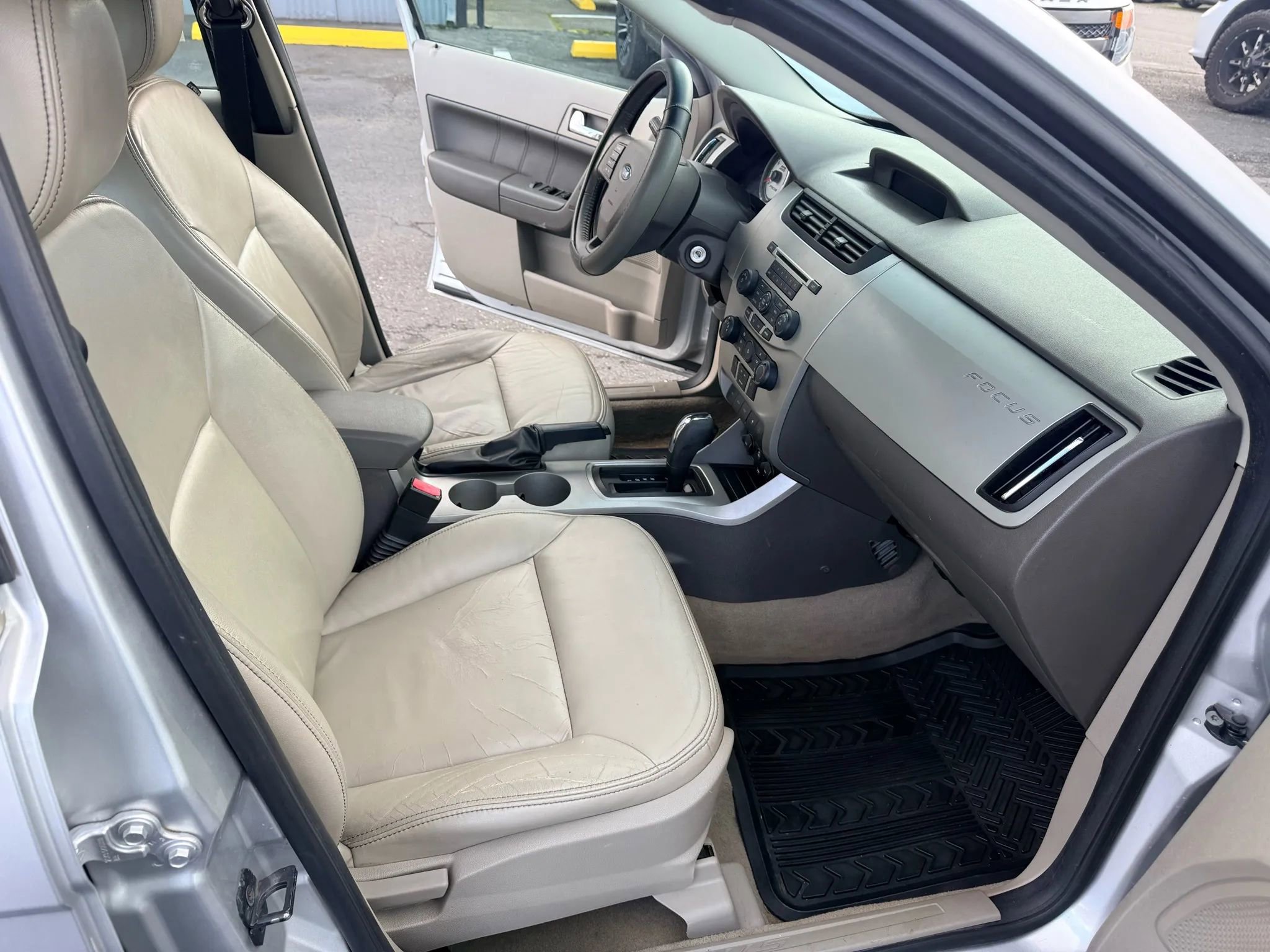 Used 2010 Ford Focus SEL FWD image 20