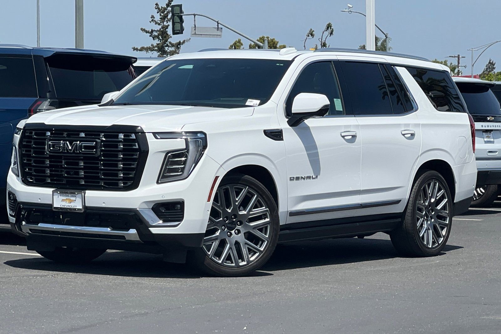 Used 2025 GMC Yukon Denali Ultimate AWD/4WD image 9