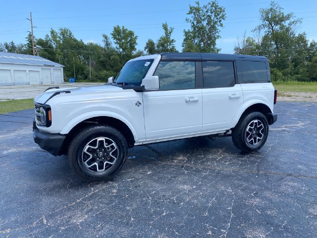 Used 2025 Ford Bronco Outer Banks AWD/4WD image 2