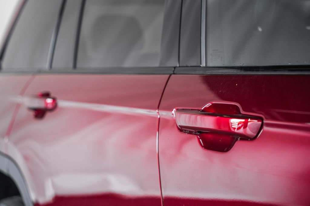 New 2025 Jeep Grand Cherokee Altitude image 15