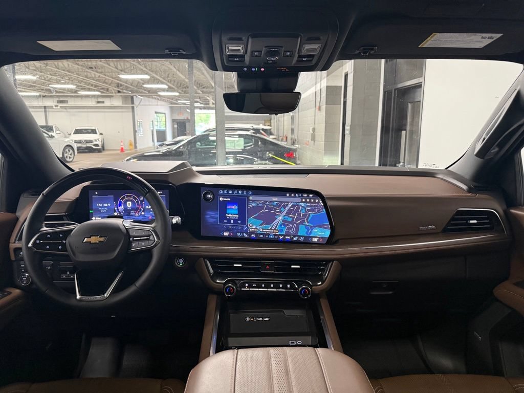 Used 2025 Chevrolet Suburban High Country AWD/4WD image 8
