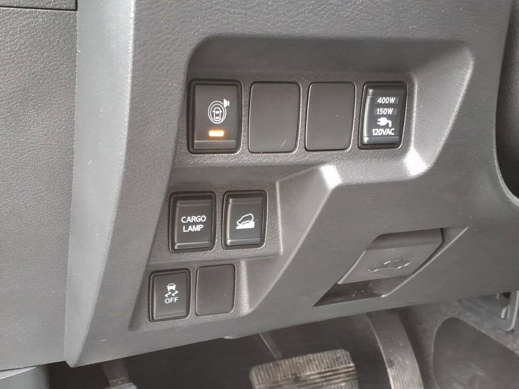 Used 2022 Nissan Frontier SV w/ SV Premium Package image 22