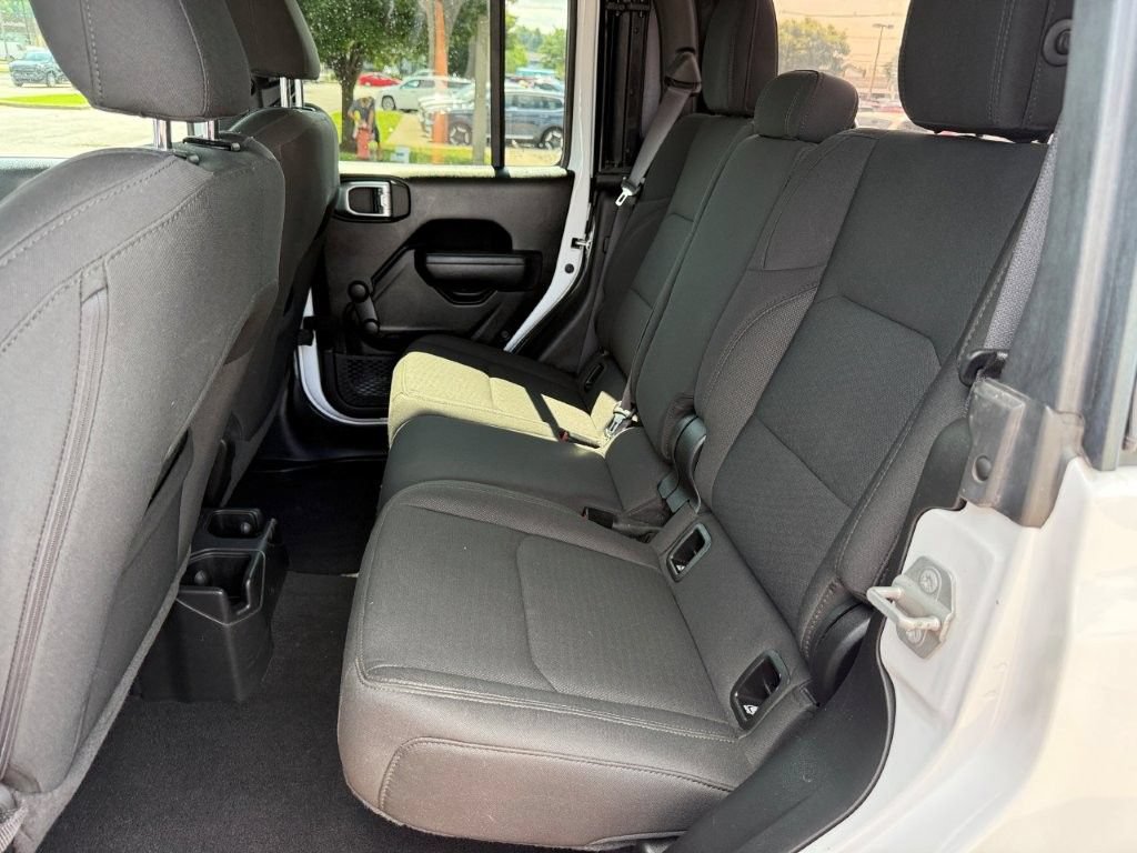 Used 2022 Jeep Gladiator Sport AWD/4WD image 17