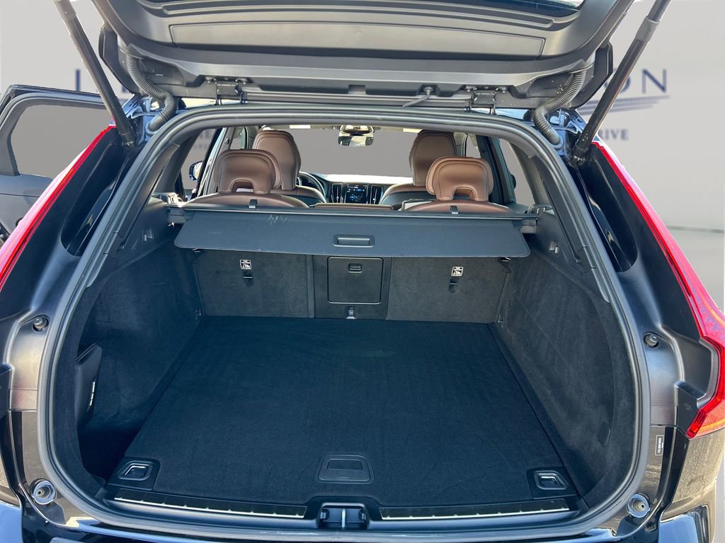 Used 2023 Volvo XC60 B5 Plus w/ Climate Package image 12