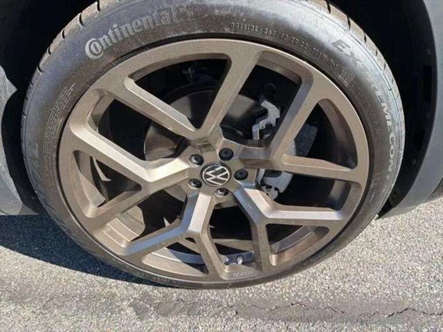 Used 2024 Volkswagen Atlas Cross Sport SEL R-Line image 31