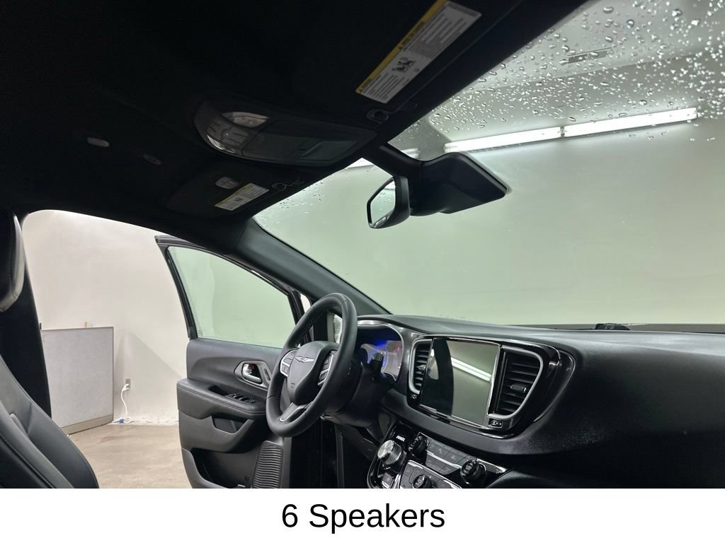 Used 2025 Chrysler Pacifica Select FWD image 18