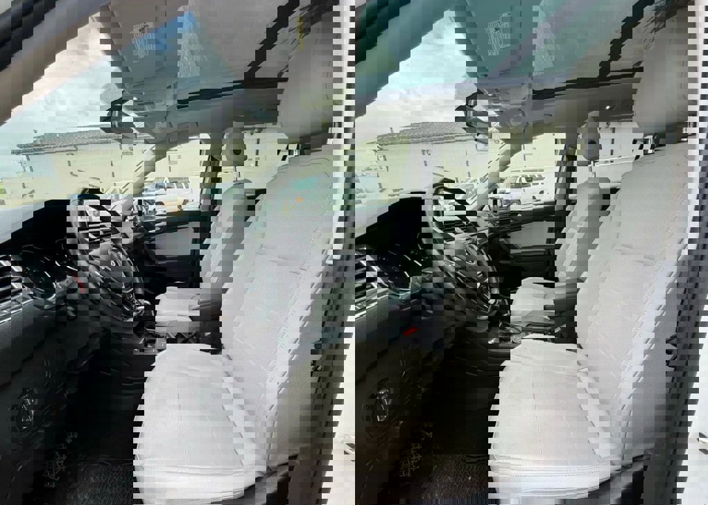 Used 2019 Volkswagen Tiguan SE w/ Panoramic Sunroof Package image 9