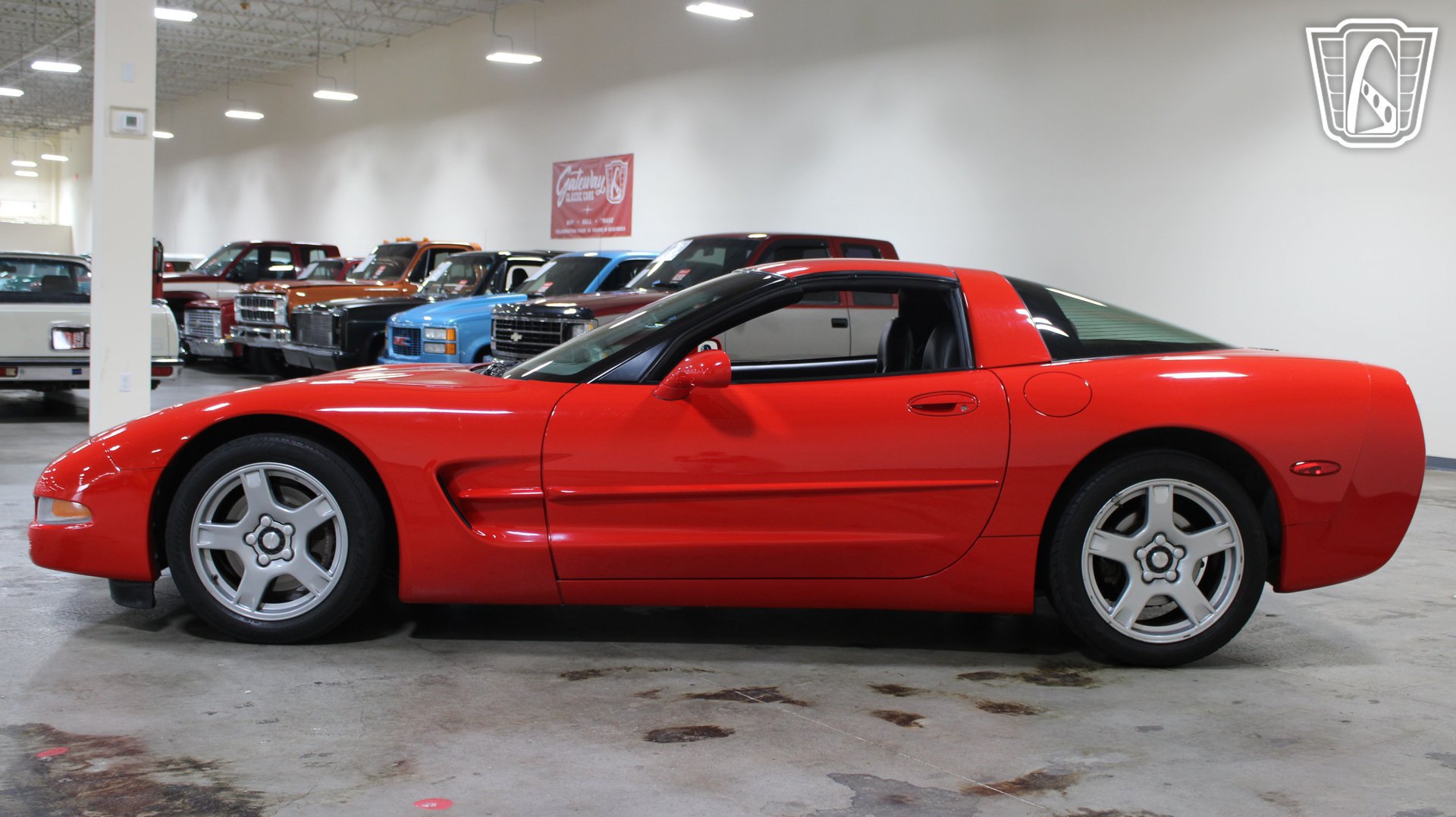 Used 1998 Chevrolet Corvette Coupe w/ Roof Pkg RWD image 26
