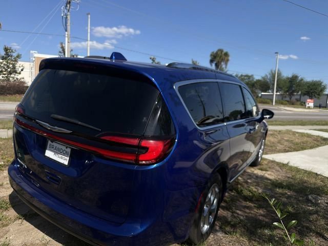 Used 2021 Chrysler Pacifica Limited AWD/4WD image 13