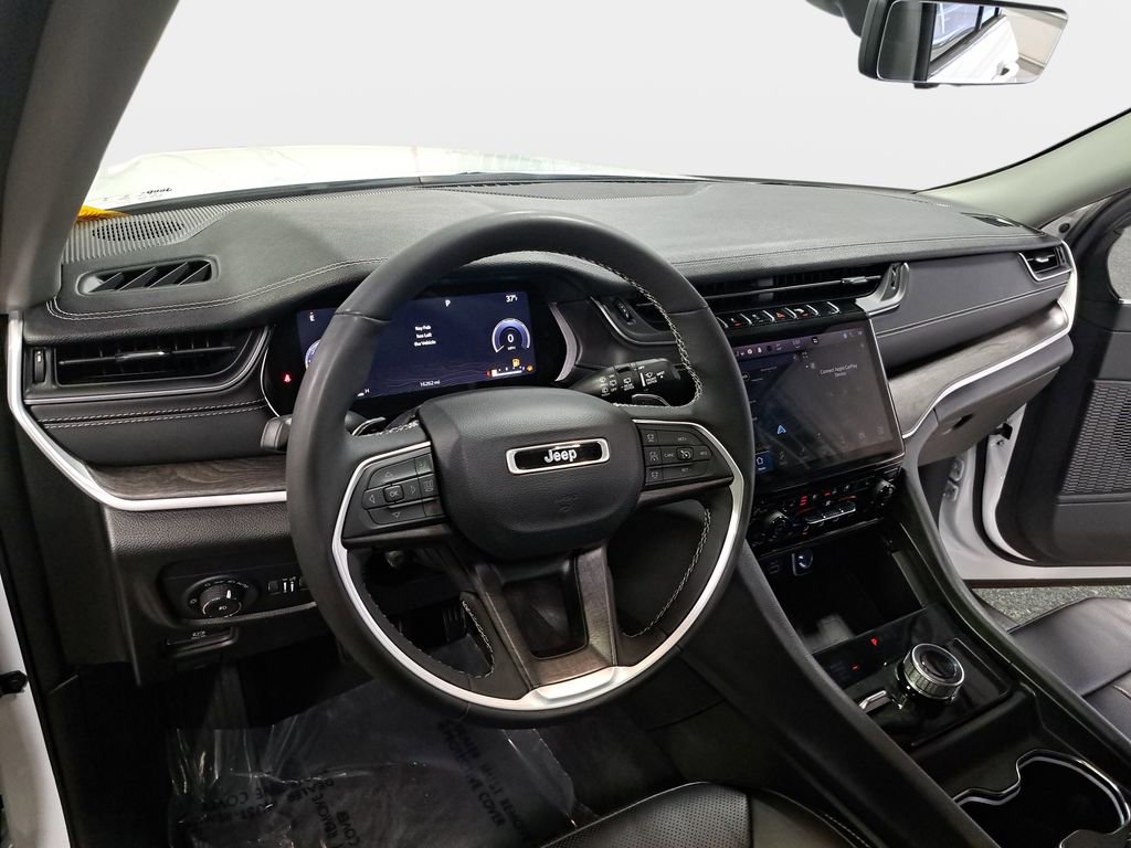 Certified 2024 Jeep Grand Cherokee Limited w/ Luxury Tech Group II image 17