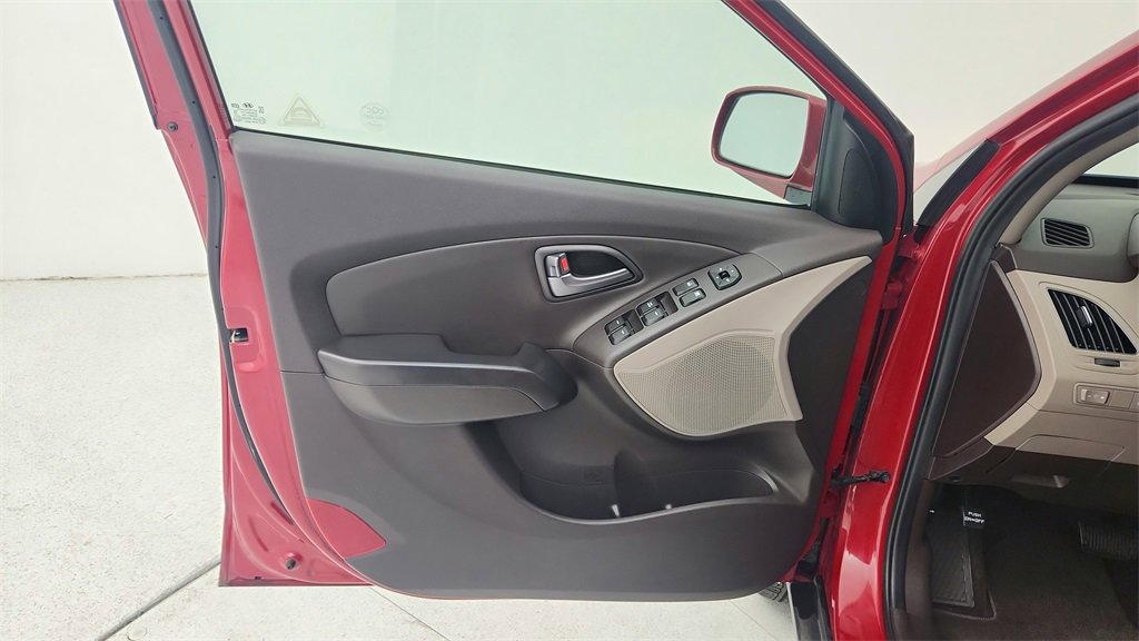 Used 2015 Hyundai Tucson SE image 24