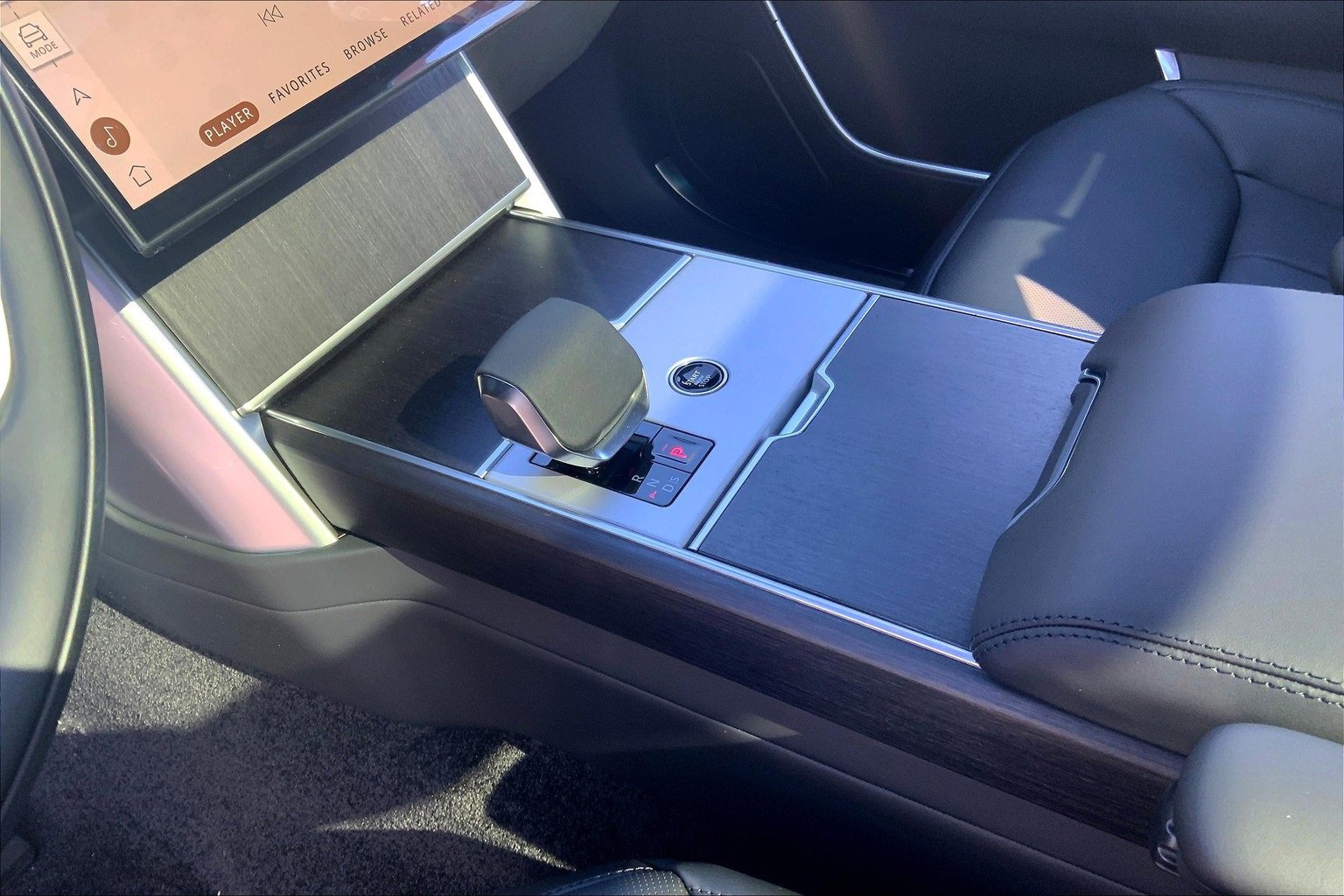 New 2025 Land Rover Range Rover SE image 7