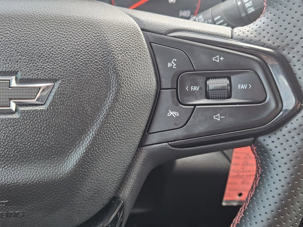 Used 2025 Chevrolet Trax RS w/ Sunroof Package FWD image 36