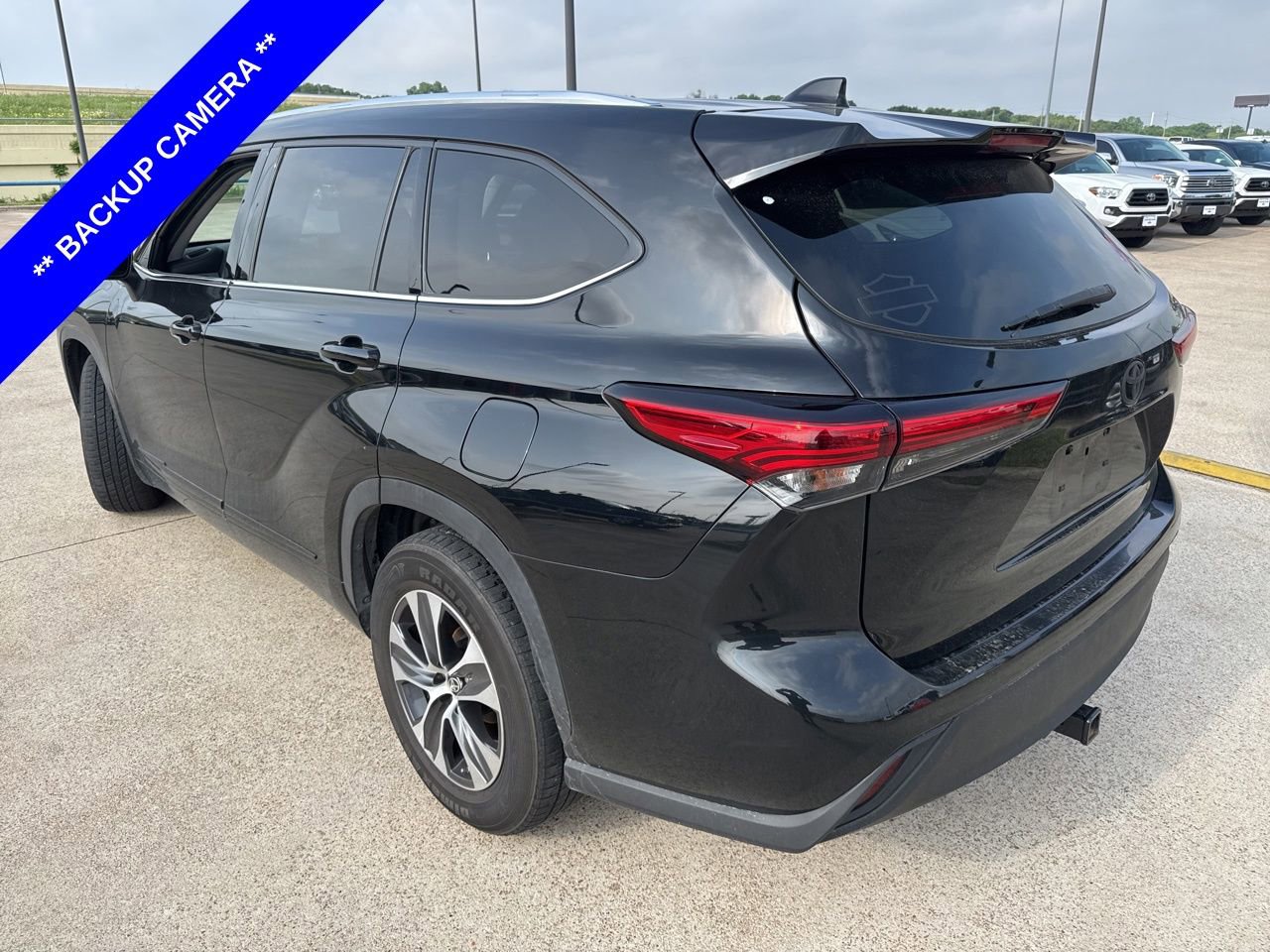 Used 2021 Toyota Highlander XLE FWD image 8