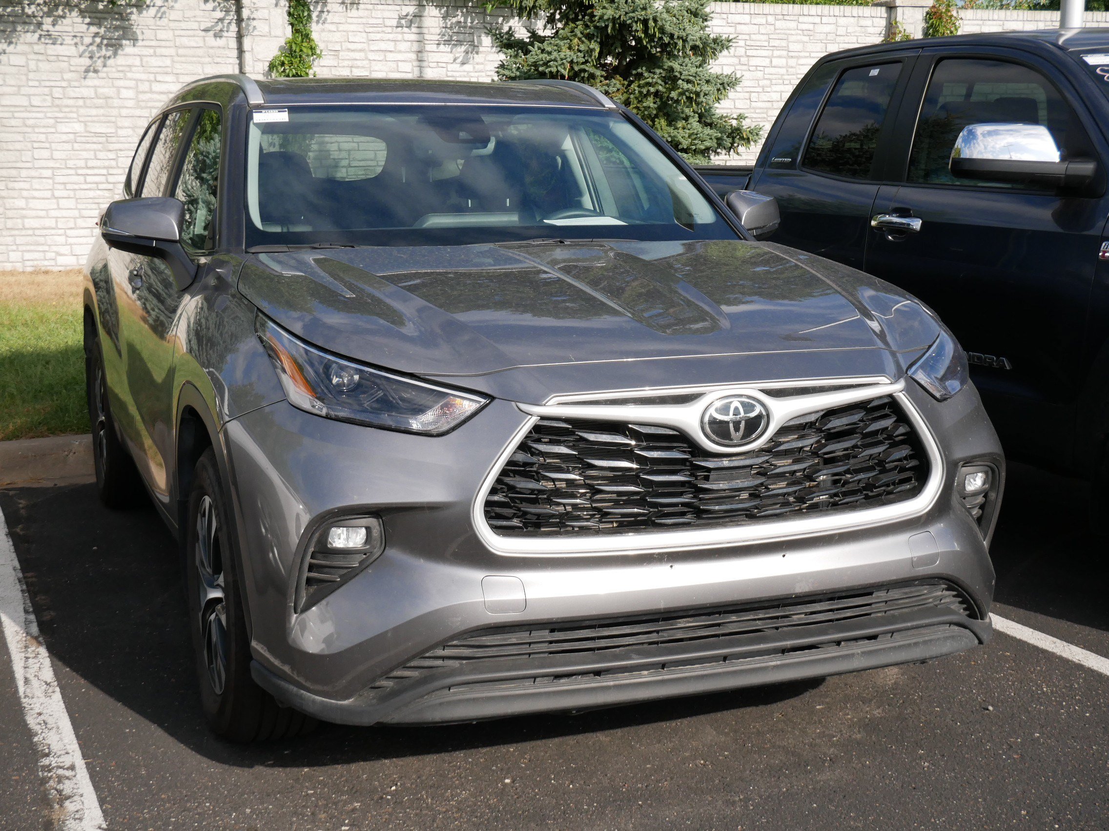 Used 2026 Toyota Highlander XLE AWD/4WD image 3