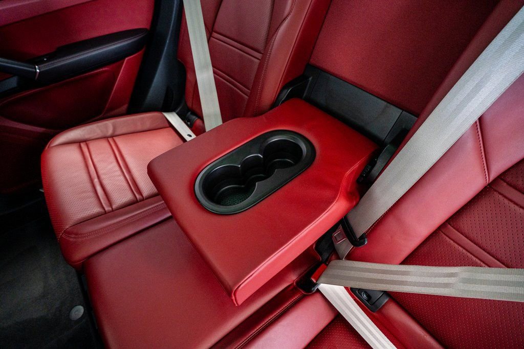 Used 2022 Porsche Cayenne Platinum Edition image 58