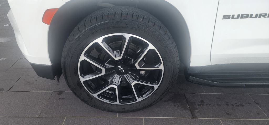 Used 2024 Chevrolet Suburban RST RWD image 12