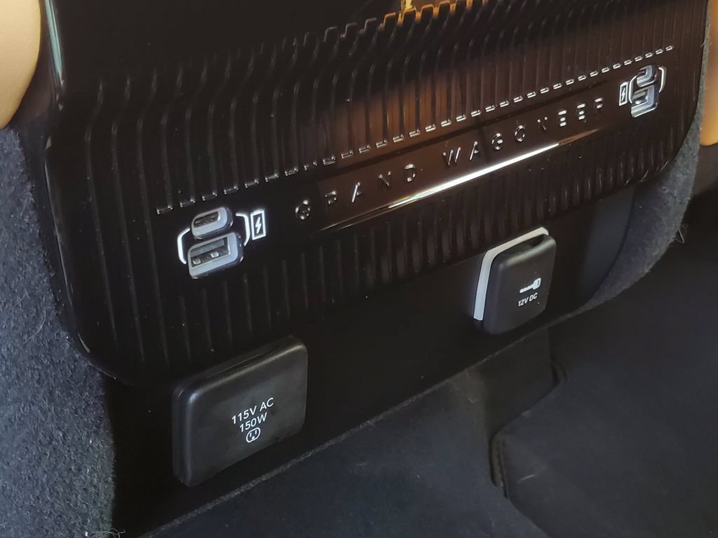 Used 2025 Jeep Grand Wagoneer L Series III w/ Rear Seat Video Group 1 AWD/4WD image 30