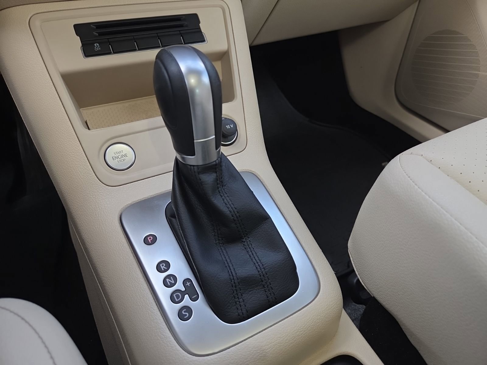 Used 2016 Volkswagen Tiguan SE image 27