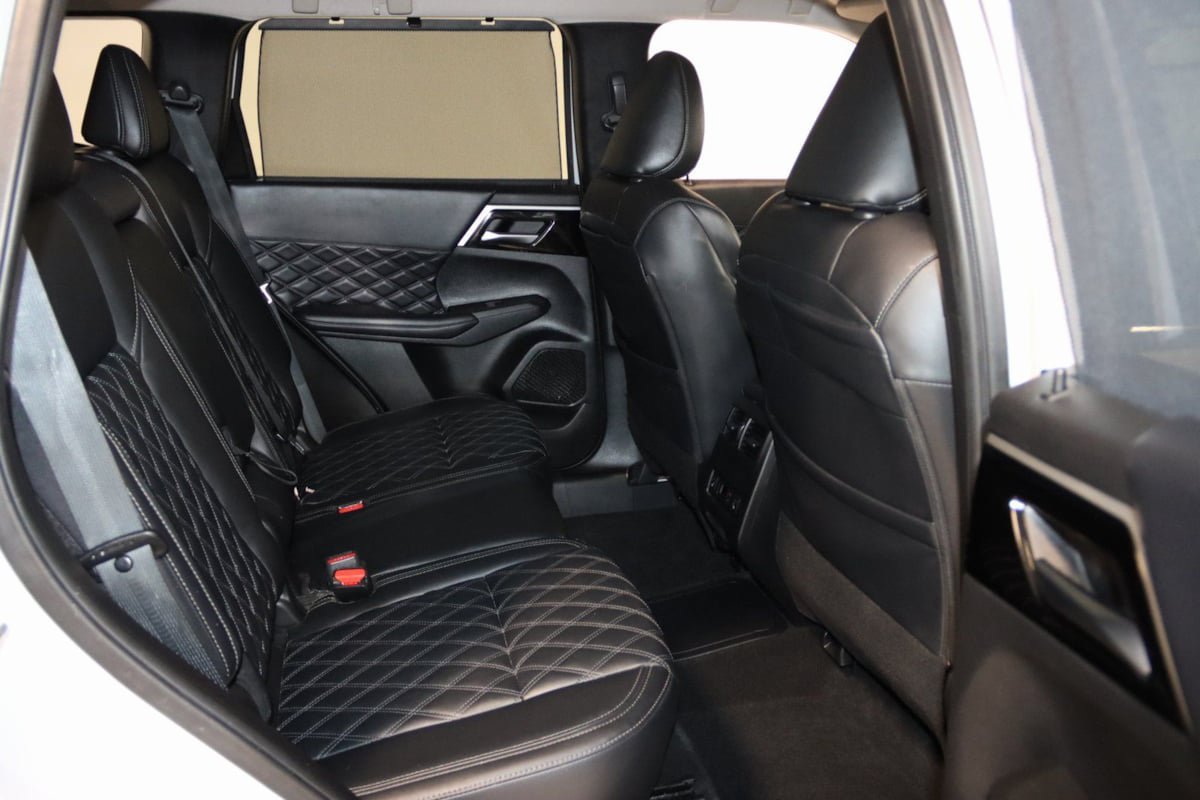 Used 2024 Mitsubishi Outlander 4WD Plug-In Hybrid image 66