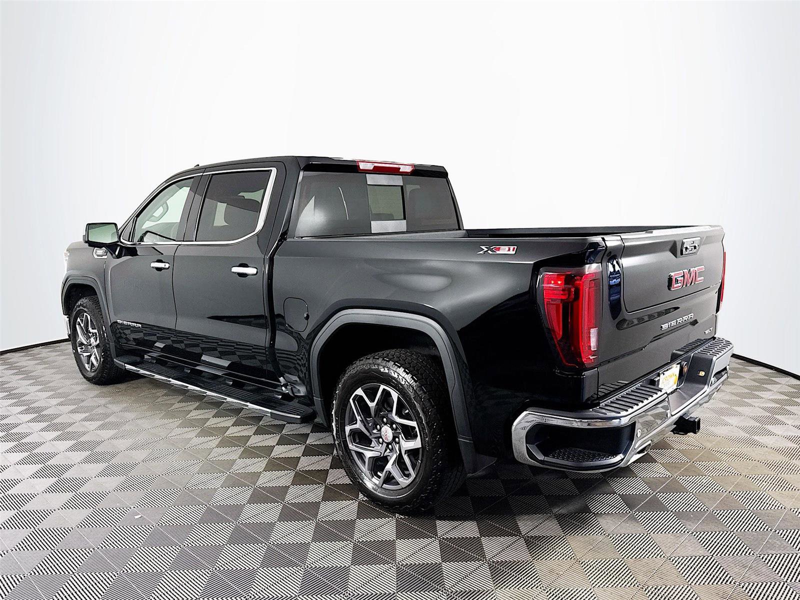Certified 2025 GMC Sierra 1500 SLT w/ SLT Premium Plus Package AWD/4WD image 7