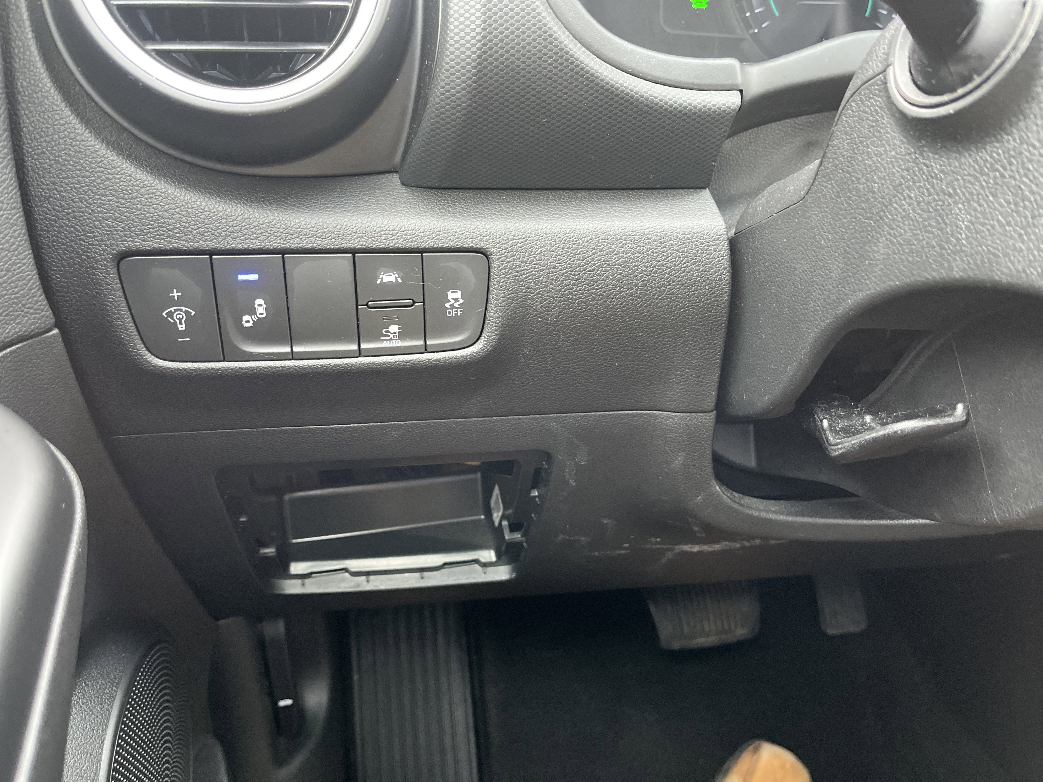 Used 2021 Hyundai Kona Limited FWD image 19