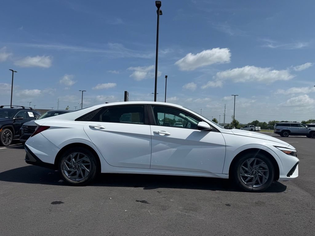Certified 2024 Hyundai Elantra SEL FWD image 4