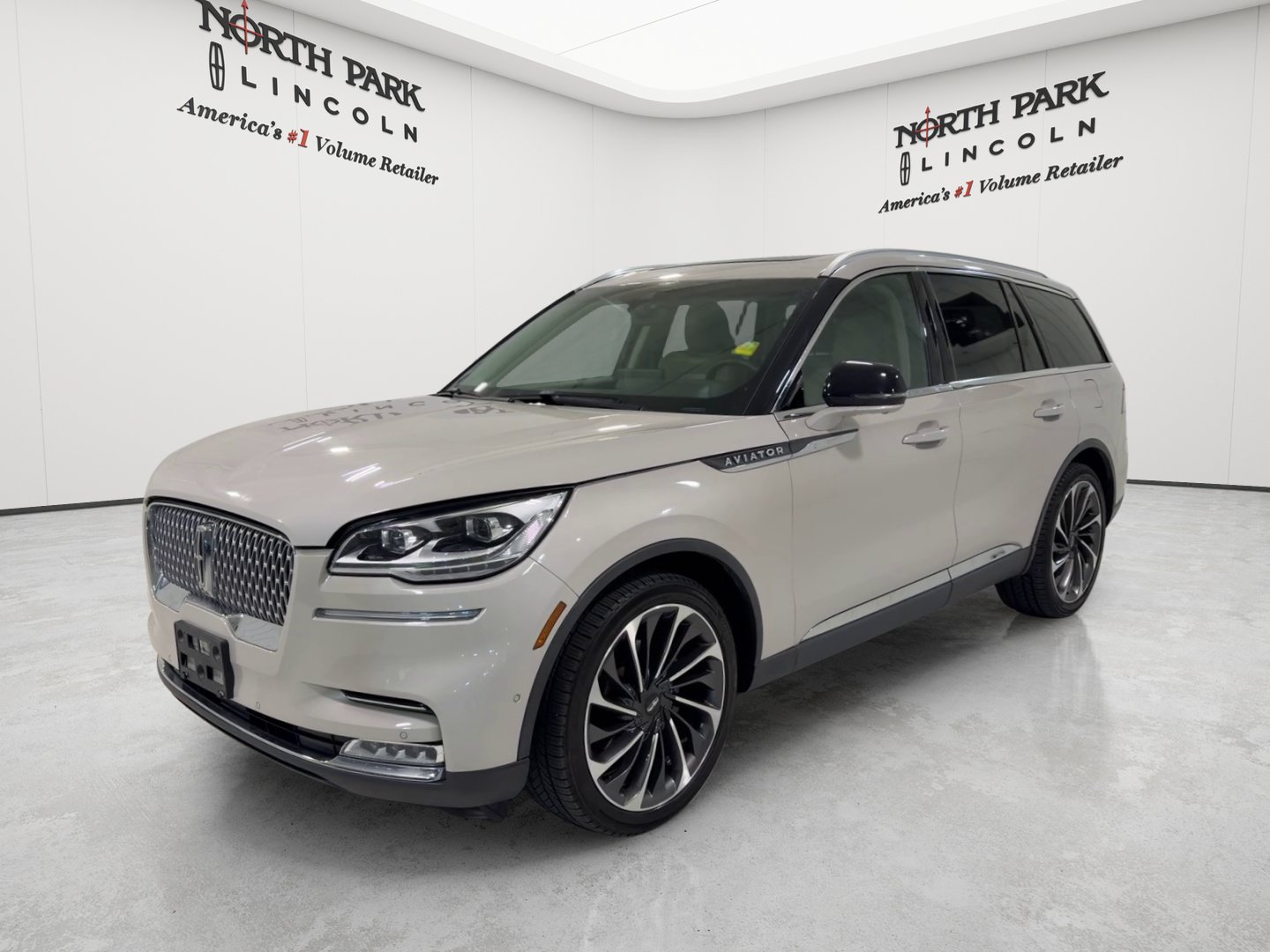 Used 2020 Lincoln Aviator Reserve w/ Equipment Group 202A AWD/4WD image 1