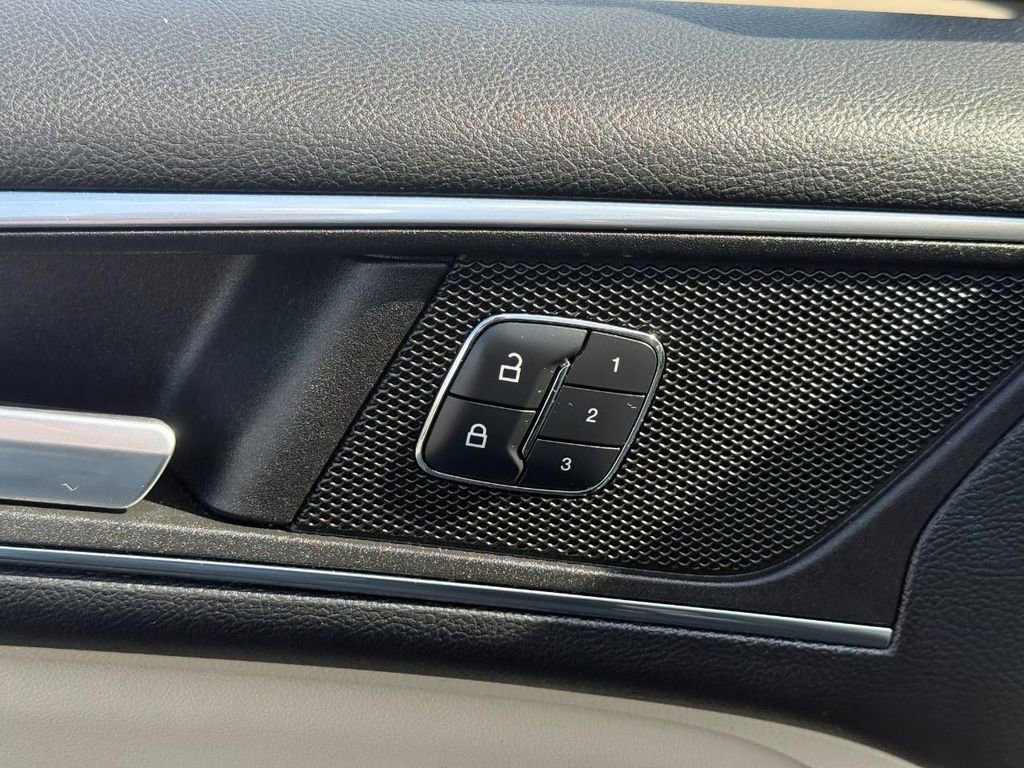 Used 2017 Ford Edge Titanium w/ Technology Package image 18