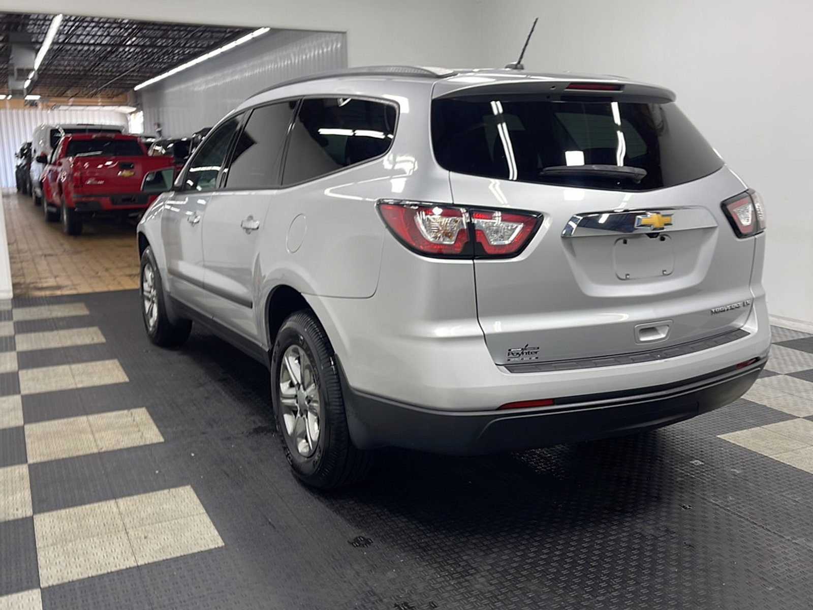 Used 2014 Chevrolet Traverse LS FWD image 2