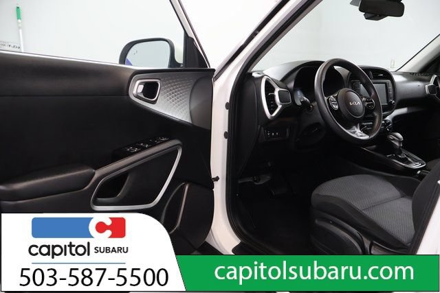 Used 2023 Kia Soul LX w/ LX Technology Package FWD image 9