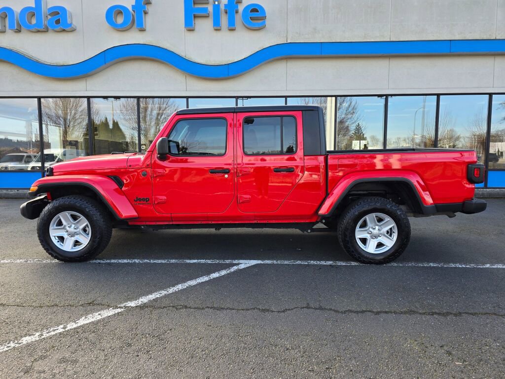 Used 2022 Jeep Gladiator Sport image 2