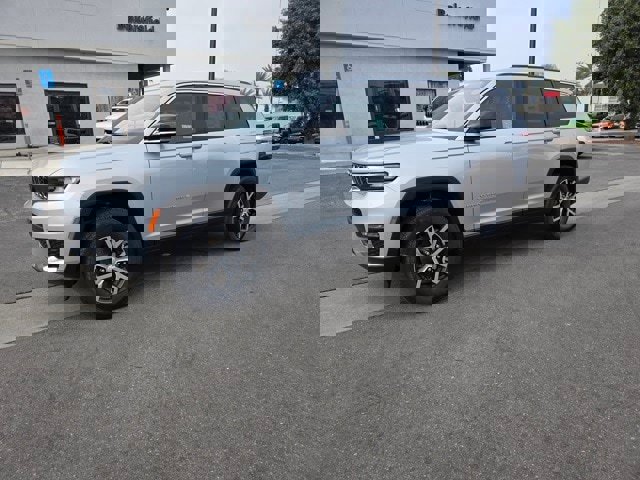 New 2025 Jeep Grand Cherokee L Limited w/ Trailer Tow Package image 3