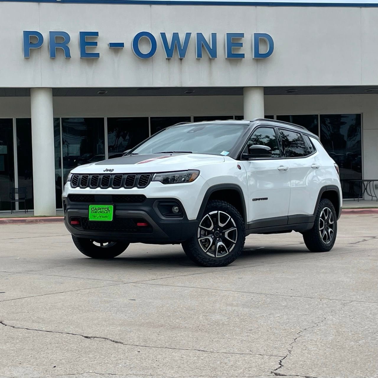 Used 2025 Jeep Compass Trailhawk AWD/4WD image 1