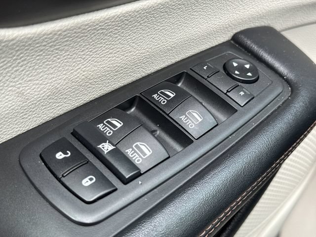 Used 2019 Chrysler Pacifica Touring-L Plus FWD image 26