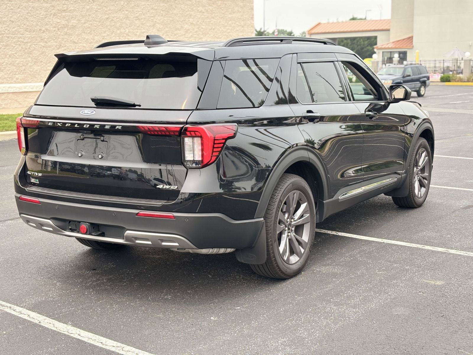 Used 2025 Ford Explorer Active w/ Active Comfort Package AWD/4WD image 6