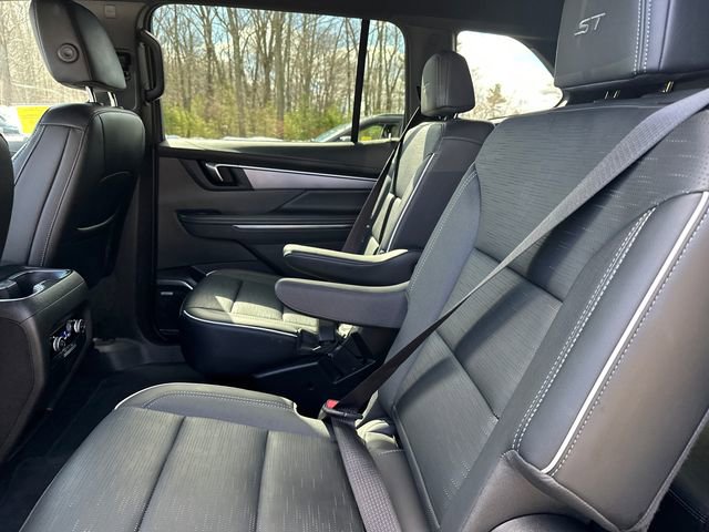 Used 2025 Buick Enclave Sport Touring image 17