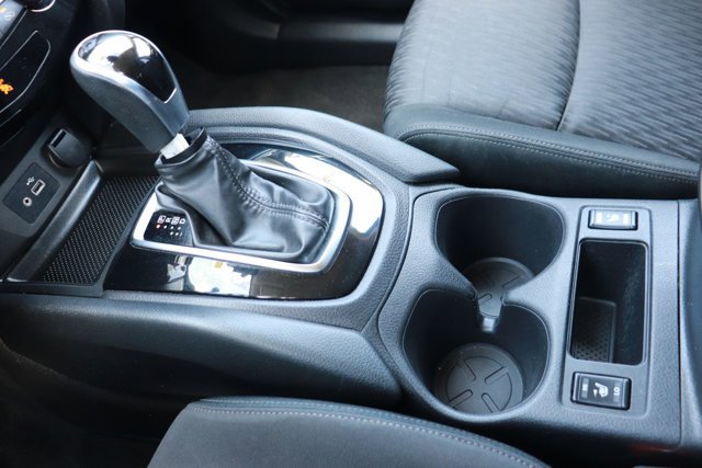 Used 2020 Nissan Rogue SV FWD image 18