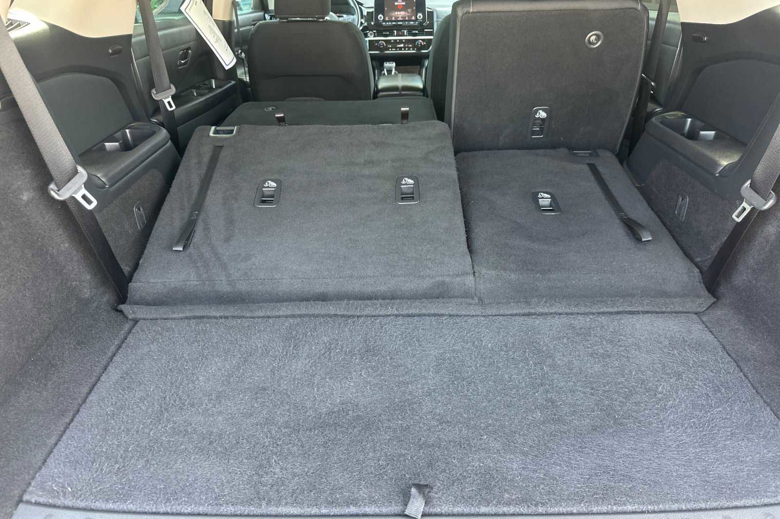 Used 2023 Nissan Pathfinder SV image 16