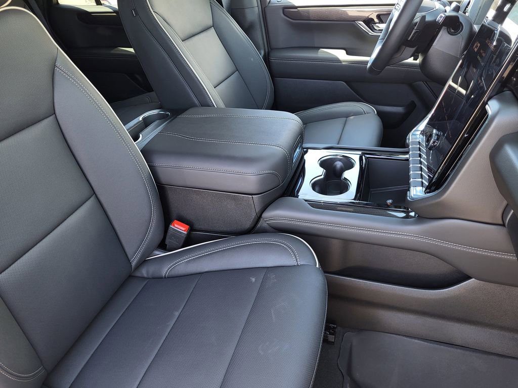 New 2026 GMC Yukon Elevation w/ Elevation Premium Package AWD/4WD image 10