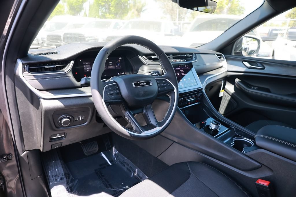 New 2026 Jeep Grand Cherokee L Laredo AWD/4WD image 11