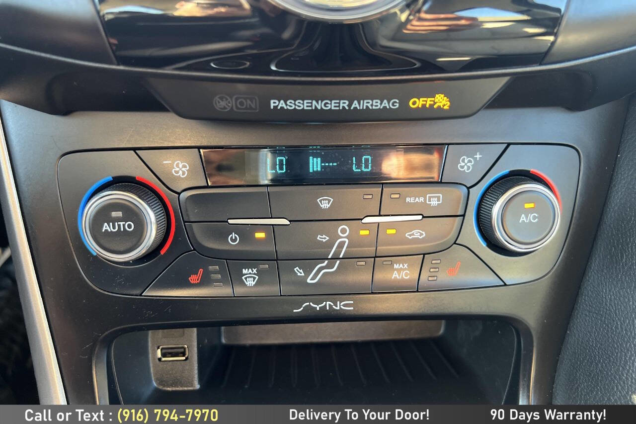 Used 2017 Ford Focus Titanium image 22