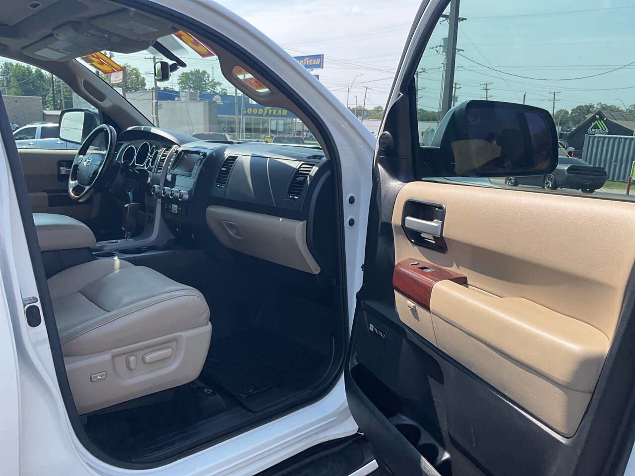Used 2013 Toyota Sequoia Platinum image 31