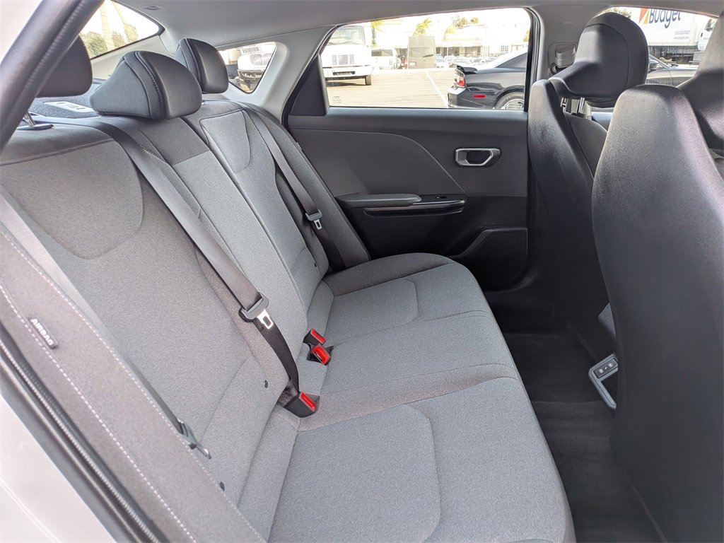 Used 2025 Kia K4 LXS image 27